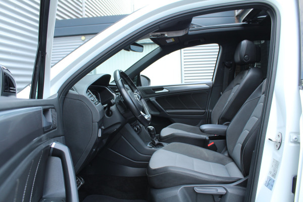 Volkswagen Tiguan 2.0 TSI 230pk 4Motion Highline Business R-Line DSG7 Panoramadak Clima Cruise Navi PDC  Dig. Cockpit HUD El. Klep 20"LMV