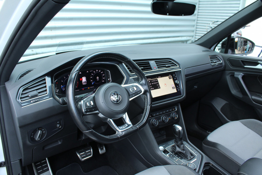 Volkswagen Tiguan 2.0 TSI 230pk 4Motion Highline Business R-Line DSG7 Panoramadak Clima Cruise Navi PDC  Dig. Cockpit HUD El. Klep 20"LMV