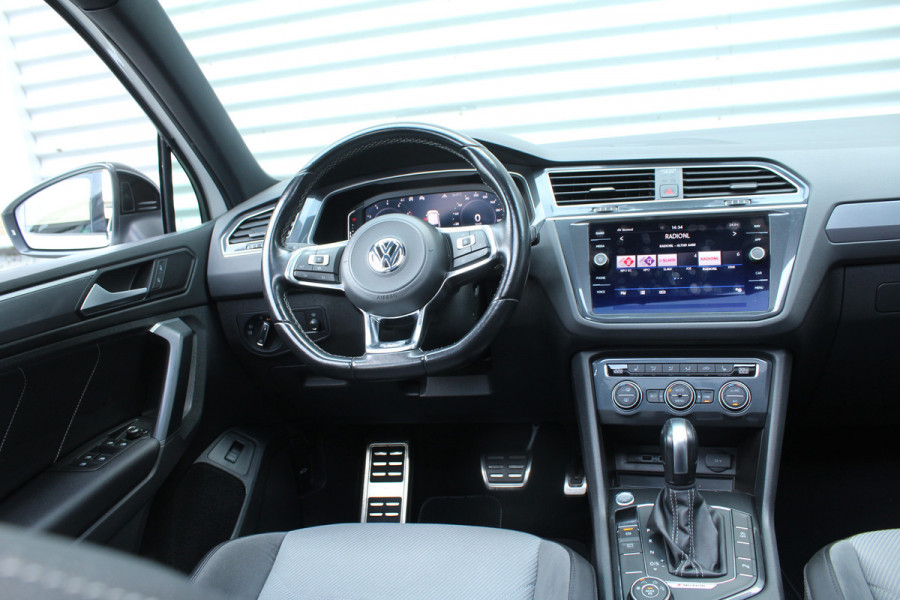 Volkswagen Tiguan 2.0 TSI 230pk 4Motion Highline Business R-Line DSG7 Panoramadak Clima Cruise Navi PDC  Dig. Cockpit HUD El. Klep 20"LMV