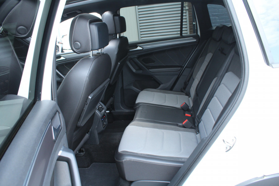 Volkswagen Tiguan 2.0 TSI 230pk 4Motion Highline Business R-Line DSG7 Panoramadak Clima Cruise Navi PDC  Dig. Cockpit HUD El. Klep 20"LMV