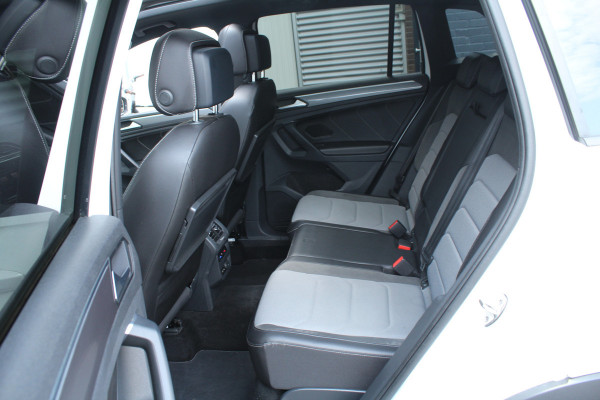 Volkswagen Tiguan 2.0 TSI 230pk 4Motion Highline Business R-Line DSG7 Panoramadak Clima Cruise Navi PDC  Dig. Cockpit HUD El. Klep 20"LMV
