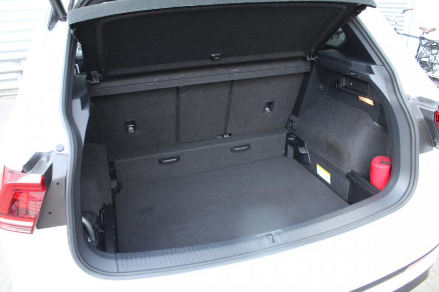 Volkswagen Tiguan 2.0 TSI 230pk 4Motion Highline Business R-Line DSG7 Panoramadak Clima Cruise Navi PDC  Dig. Cockpit HUD El. Klep 20"LMV