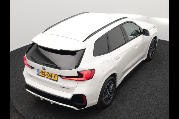 BMW X1 xDrive30e M-sport Plug in Hybrid 327pk PHEV | Adaptive Cruise | Head-up Display | 360 Camera | Carplay | Stoelen Verwarmd | Sfeerverlichting |