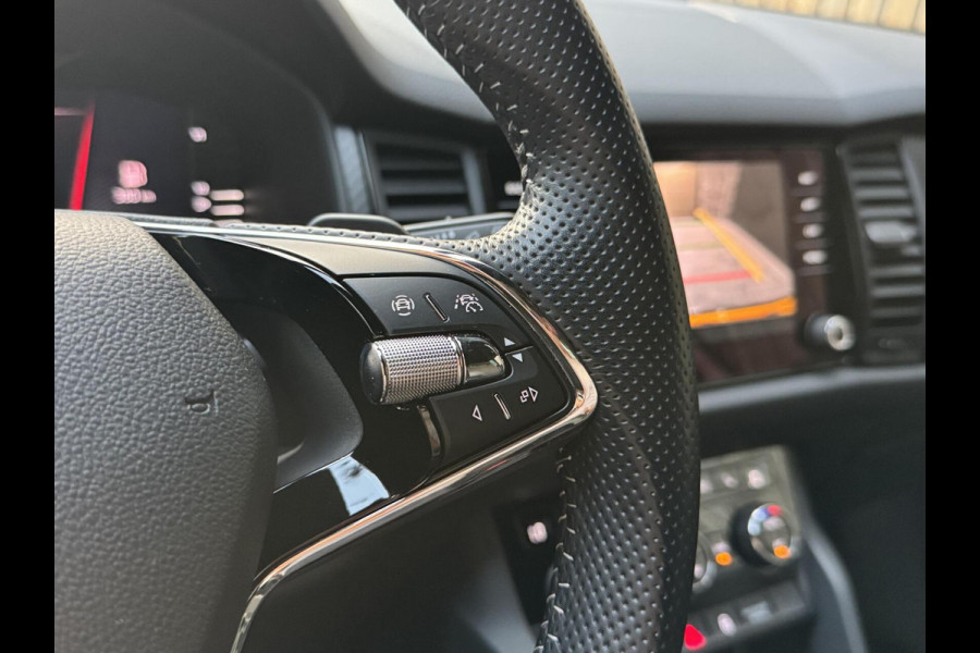Škoda Kodiaq 1.5 TSI Sportline Automaat | Trekhaak uitklapbaar | Navigatiesysteem | Stoelverwarming | Stuurverwarming | Getint glas | Cruise