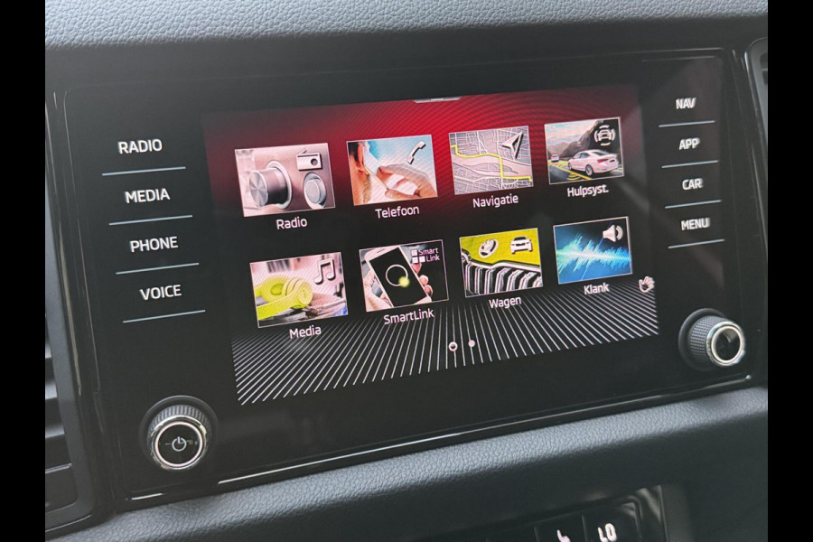 Škoda Kodiaq 1.5 TSI Sportline Automaat | Trekhaak uitklapbaar | Navigatiesysteem | Stoelverwarming | Stuurverwarming | Getint glas | Cruise