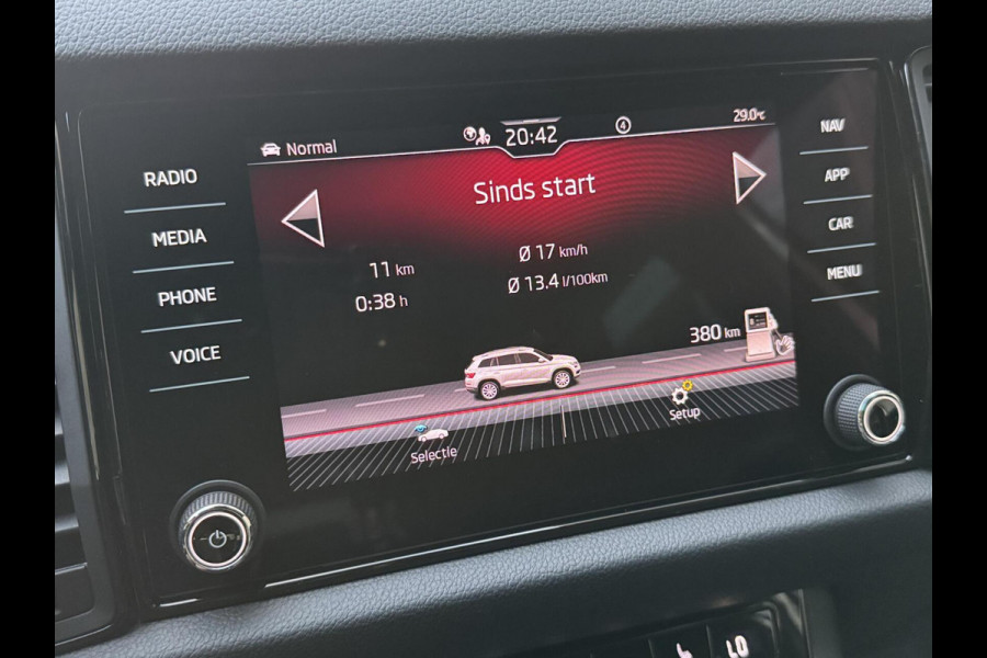 Škoda Kodiaq 1.5 TSI Sportline Automaat | Trekhaak uitklapbaar | Navigatiesysteem | Stoelverwarming | Stuurverwarming | Getint glas | Cruise