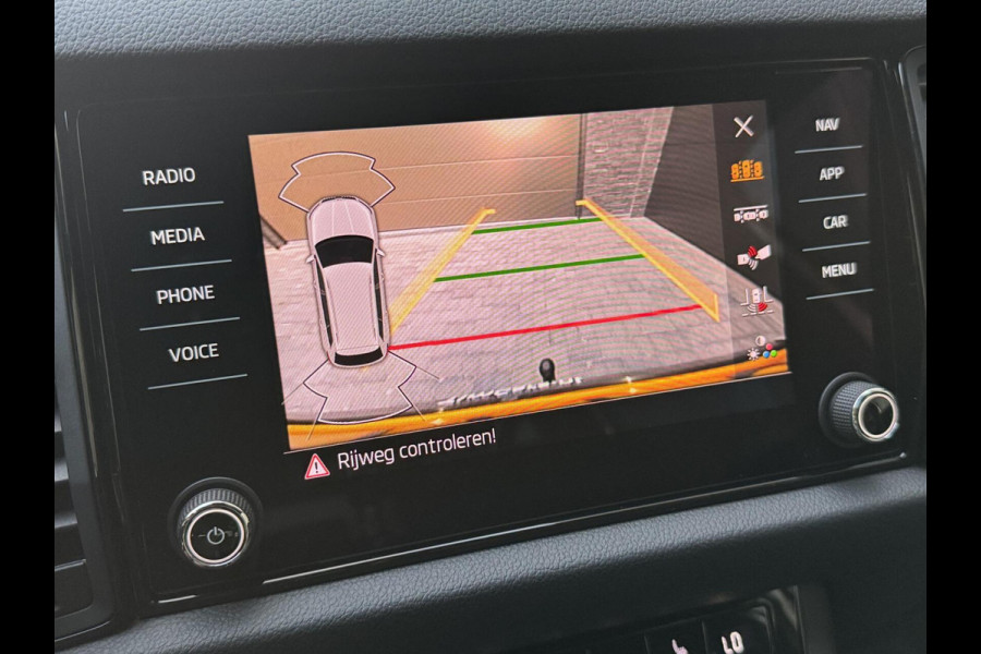 Škoda Kodiaq 1.5 TSI Sportline Automaat | Trekhaak uitklapbaar | Navigatiesysteem | Stoelverwarming | Stuurverwarming | Getint glas | Cruise