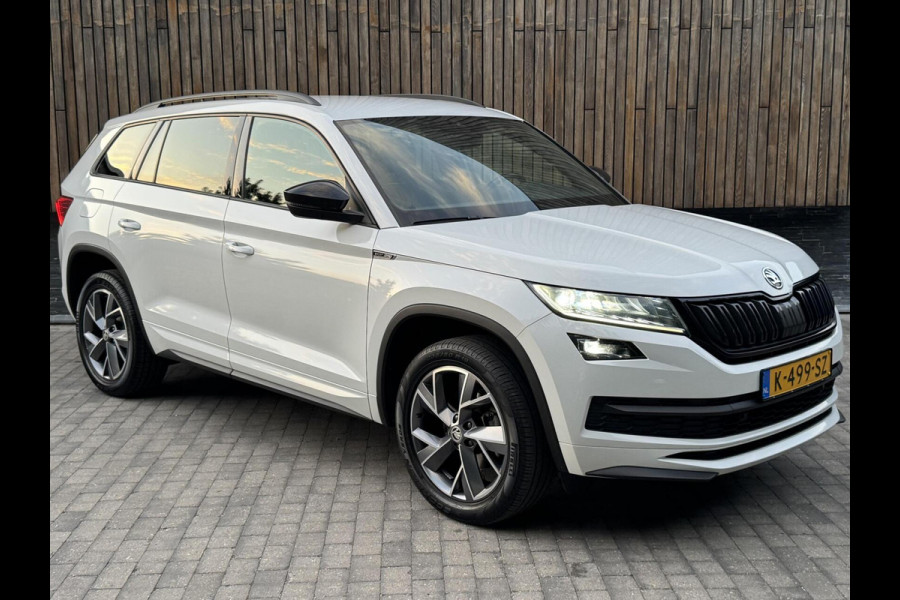Škoda Kodiaq 1.5 TSI Sportline Automaat | Trekhaak uitklapbaar | Navigatiesysteem | Stoelverwarming | Stuurverwarming | Getint glas | Cruise