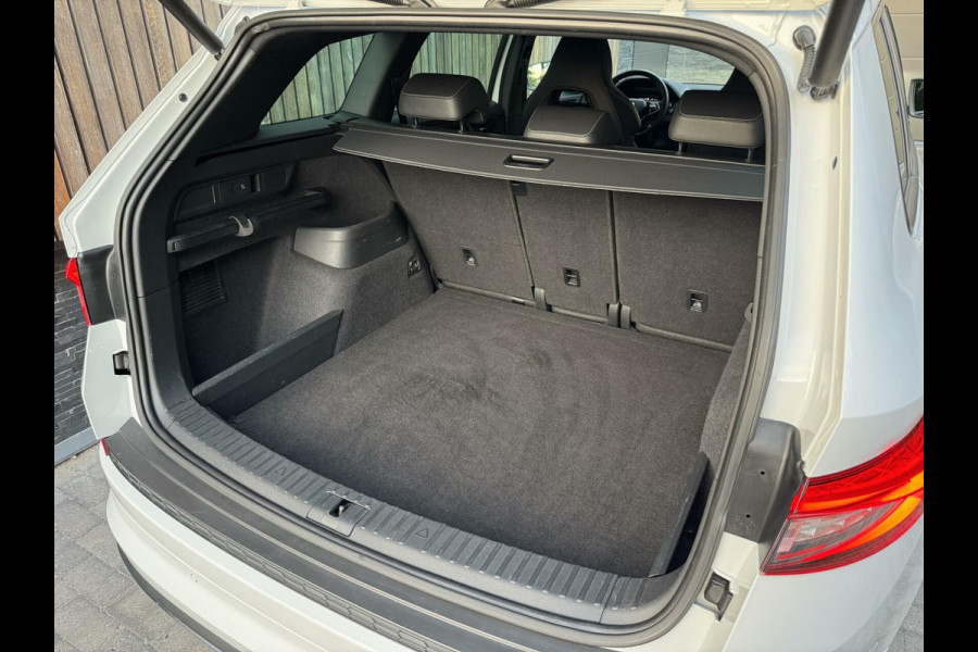 Škoda Kodiaq 1.5 TSI Sportline Automaat | Trekhaak uitklapbaar | Navigatiesysteem | Stoelverwarming | Stuurverwarming | Getint glas | Cruise