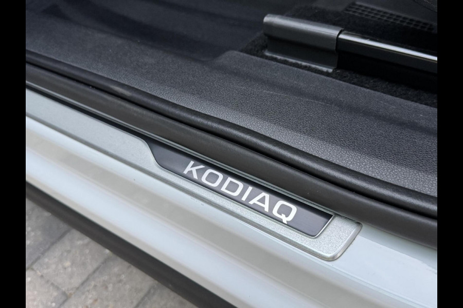 Škoda Kodiaq 1.5 TSI Sportline Automaat | Trekhaak uitklapbaar | Navigatiesysteem | Stoelverwarming | Stuurverwarming | Getint glas | Cruise