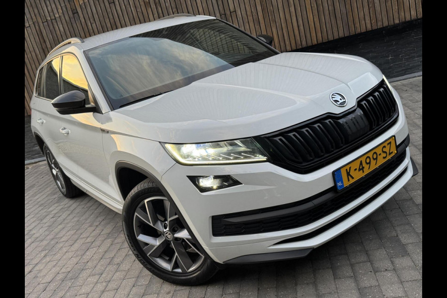 Škoda Kodiaq 1.5 TSI Sportline Automaat | Trekhaak uitklapbaar | Navigatiesysteem | Stoelverwarming | Stuurverwarming | Getint glas | Cruise