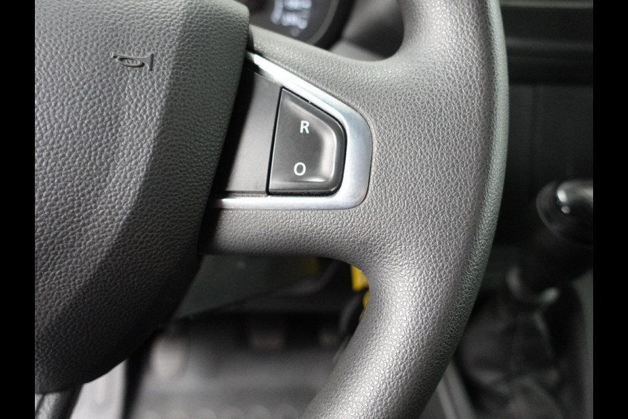 Renault Master T35 2.3 dCi 180PK L2H2 Energy Airco Cruise Control Camera Navi PDC V+A Trekhaak 270° Deuren