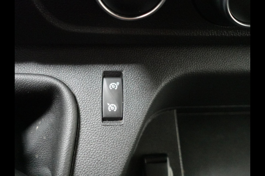 Renault Master T35 2.3 dCi 180PK L2H2 Energy Airco Cruise Control Camera Navi PDC V+A Trekhaak 270° Deuren