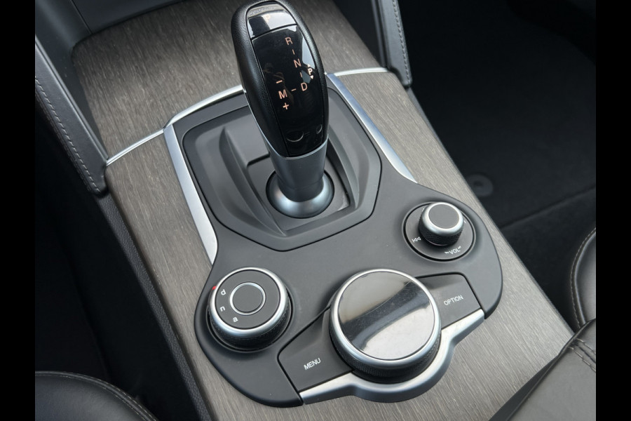 Alfa Romeo Stelvio 2.0 T AWD Special Edition | Trekhaak | Leder | Camera | Memory