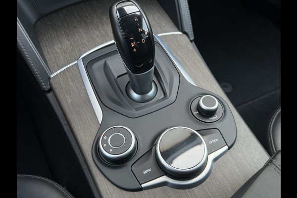 Alfa Romeo Stelvio 2.0 T AWD Special Edition | Trekhaak | Leder | Camera | Memory