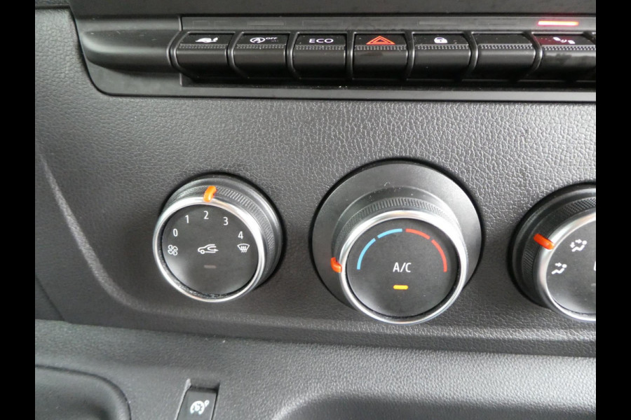 Renault Master T35 2.3 dCi 150pk, L2H2, Airco, Camera, Trekhaak, 3-Zits, PDC.