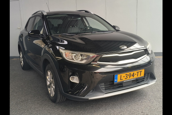 Kia Stonic 1.2 MPi Design Edition uit 2018 Rijklaar + 12 maanden Bovag-garantie Henk Jongen Auto's in Helmond,  al 50 jaar service zoals 't hoort!