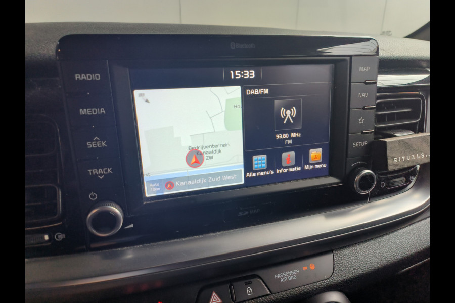 Kia Stonic 1.2 MPi Design Edition uit 2018 Rijklaar + 12 maanden Bovag-garantie Henk Jongen Auto's in Helmond,  al 50 jaar service zoals 't hoort!