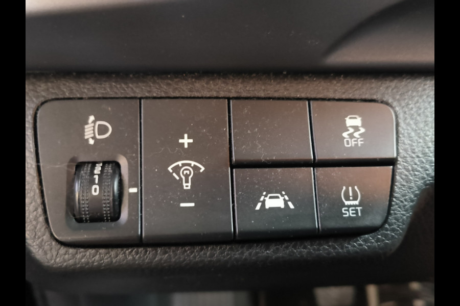 Kia Stonic 1.2 MPi Design Edition uit 2018 Rijklaar + 12 maanden Bovag-garantie Henk Jongen Auto's in Helmond,  al 50 jaar service zoals 't hoort!