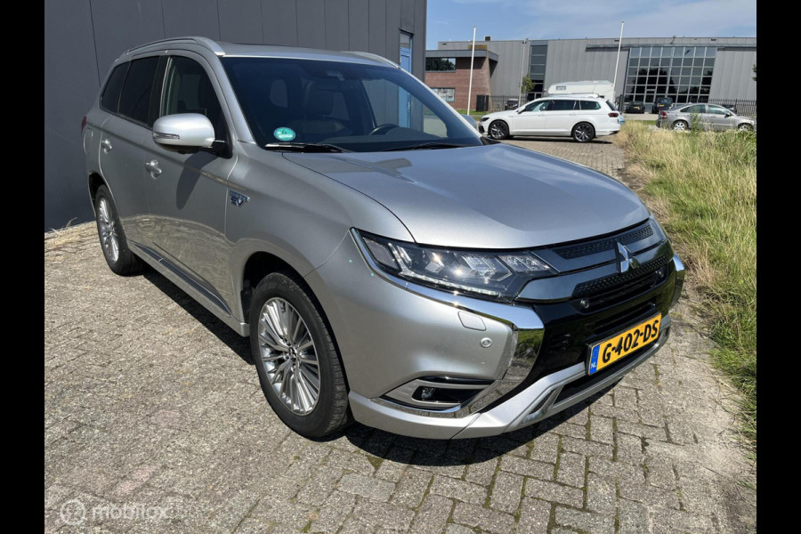 Mitsubishi Outlander 2.4 PHEV Instyle|trekhaak|zonnedak|leer