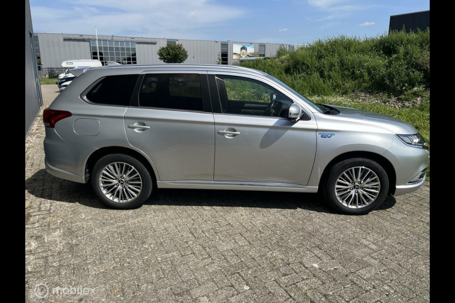 Mitsubishi Outlander 2.4 PHEV Instyle|trekhaak|zonnedak|leer