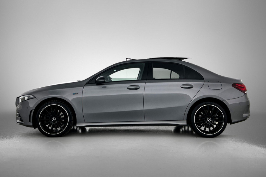 Mercedes-Benz A-Klasse 250 e Business Solution AMG Limited (Goed OnderH, Panorama, SfeerV, Carplay, Lane Assist, Navi, StoelV, Etc