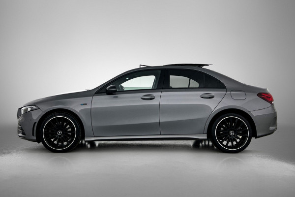 Mercedes-Benz A-Klasse 250 e Business Solution AMG Limited (Goed OnderH, Panorama, SfeerV, Carplay, Lane Assist, Navi, StoelV, Etc