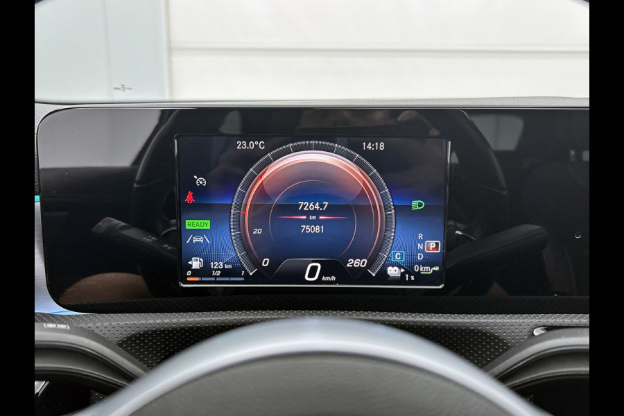 Mercedes-Benz A-Klasse 250 e Business Solution AMG Limited (Goed OnderH, Panorama, SfeerV, Carplay, Lane Assist, Navi, StoelV, Etc