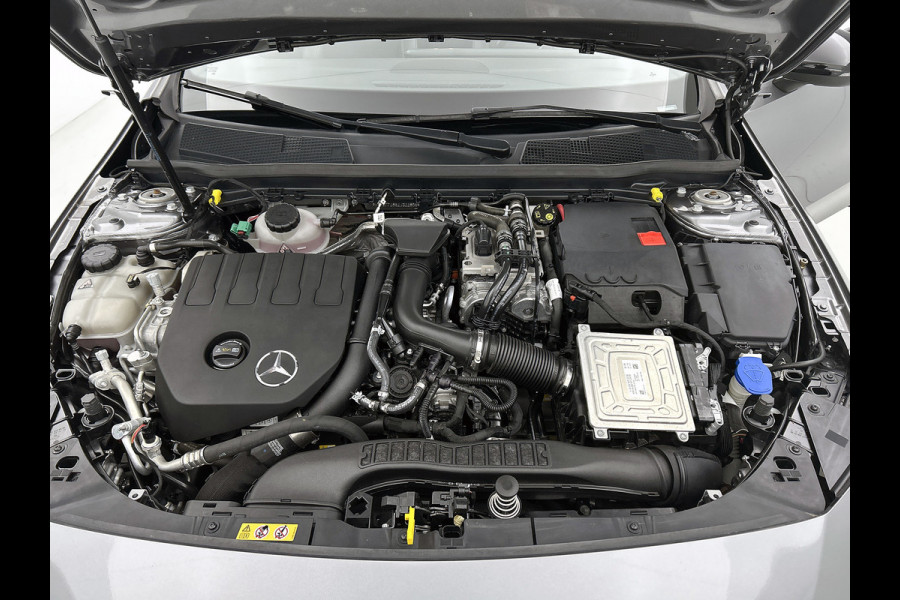 Mercedes-Benz A-Klasse 250 e Business Solution AMG Limited (Goed OnderH, Panorama, SfeerV, Carplay, Lane Assist, Navi, StoelV, Etc