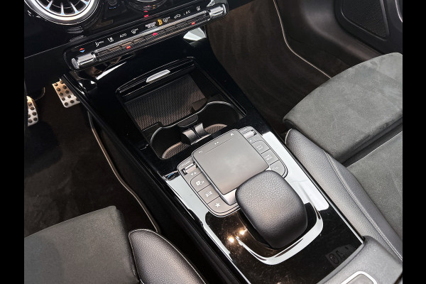 Mercedes-Benz A-Klasse 250 e Business Solution AMG Limited (Goed OnderH, Panorama, SfeerV, Carplay, Lane Assist, Navi, StoelV, Etc
