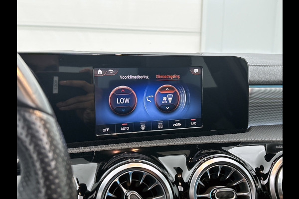 Mercedes-Benz A-Klasse 250 e Business Solution AMG Limited (Goed OnderH, Panorama, SfeerV, Carplay, Lane Assist, Navi, StoelV, Etc