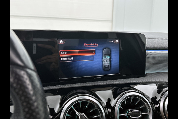Mercedes-Benz A-Klasse 250 e Business Solution AMG Limited (Goed OnderH, Panorama, SfeerV, Carplay, Lane Assist, Navi, StoelV, Etc