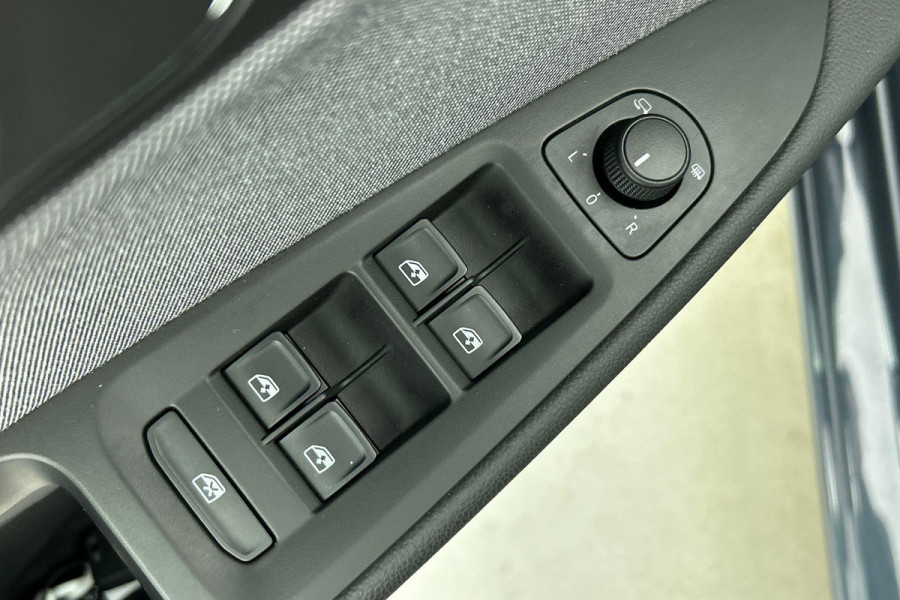 Seat León ST 1.5 TSI Style Ultimate Edition Automaat (NAVIGATIE, CLIMA, CAMERA, ADAPTIEVE CRUISE, 1e EIGENAAR, GOED ONDERHOUDEN)