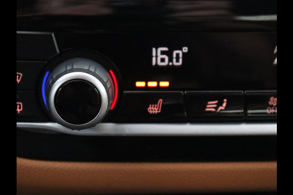 BMW 5 Serie 530e iPerformance | Leder | Stoelverwarming | Sfeerverlichting | Full LED | Navigatie | Parkeerhulp | Sportstoelen | Cruise control | PHEV | Plug In