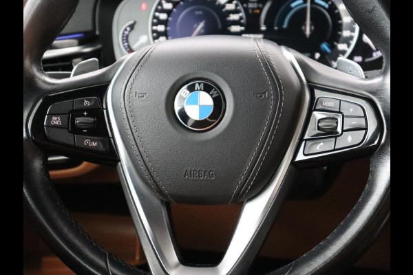 BMW 5 Serie 530e iPerformance | Leder | Stoelverwarming | Sfeerverlichting | Full LED | Navigatie | Parkeerhulp | Sportstoelen | Cruise control | PHEV | Plug In
