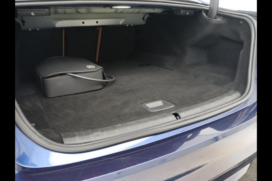 BMW 5 Serie 530e iPerformance | Leder | Stoelverwarming | Sfeerverlichting | Full LED | Navigatie | Parkeerhulp | Sportstoelen | Cruise control | PHEV | Plug In