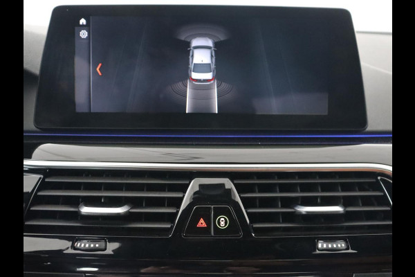 BMW 5 Serie 530e iPerformance | Leder | Stoelverwarming | Sfeerverlichting | Full LED | Navigatie | Parkeerhulp | Sportstoelen | Cruise control | PHEV | Plug In