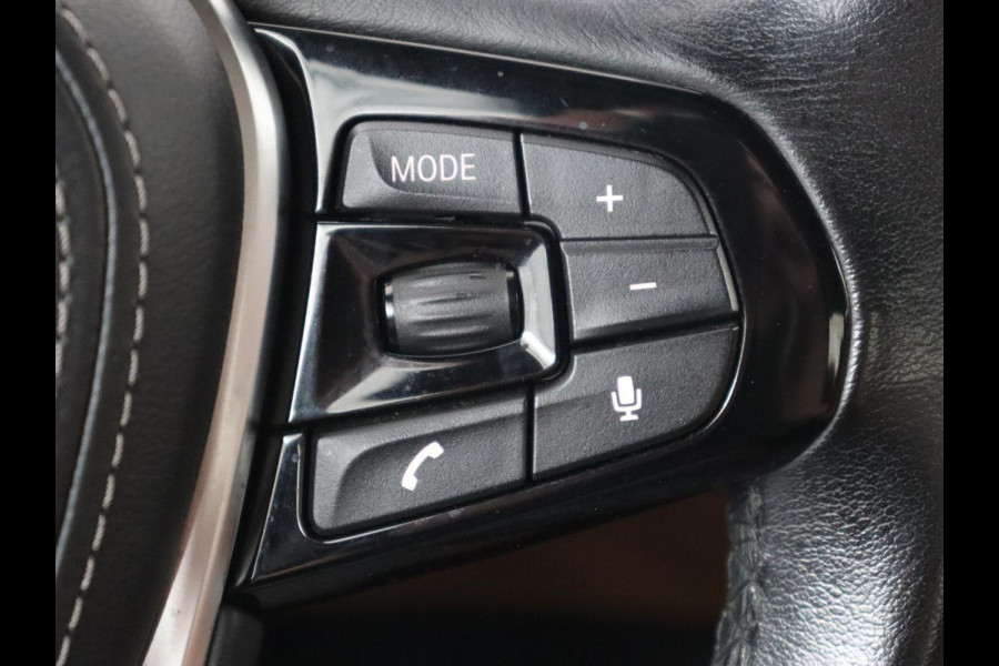 BMW 5 Serie 530e iPerformance | Leder | Stoelverwarming | Sfeerverlichting | Full LED | Navigatie | Parkeerhulp | Sportstoelen | Cruise control | PHEV | Plug In