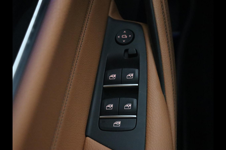 BMW 5 Serie 530e iPerformance | Leder | Stoelverwarming | Sfeerverlichting | Full LED | Navigatie | Parkeerhulp | Sportstoelen | Cruise control | PHEV | Plug In