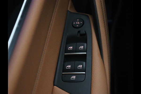 BMW 5 Serie 530e iPerformance | Leder | Stoelverwarming | Sfeerverlichting | Full LED | Navigatie | Parkeerhulp | Sportstoelen | Cruise control | PHEV | Plug In