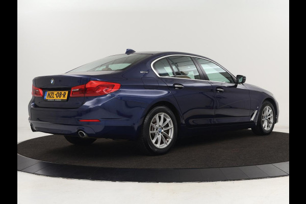 BMW 5 Serie 530e iPerformance | Leder | Stoelverwarming | Sfeerverlichting | Full LED | Navigatie | Parkeerhulp | Sportstoelen | Cruise control | PHEV | Plug In