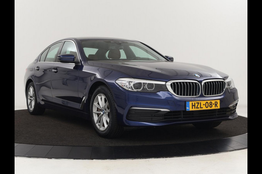 BMW 5 Serie 530e iPerformance | Leder | Stoelverwarming | Sfeerverlichting | Full LED | Navigatie | Parkeerhulp | Sportstoelen | Cruise control | PHEV | Plug In