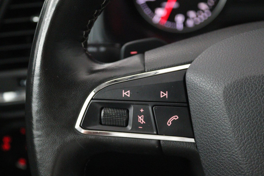 Seat Ateca 1.4 EcoTSI Xcellence (STOELVERWARMING, PARKEERSENSOREN, AUTOMAAT, CARPLAY NAVIGATIE)