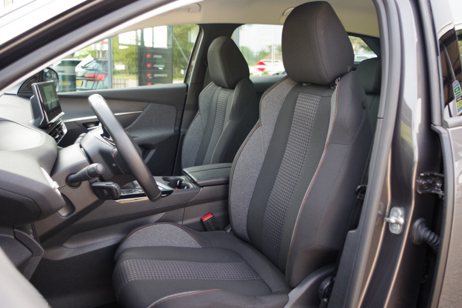 Peugeot 3008 1.2 131 PK PureTech Blue Lease Active, Carplay, Camera, Cruise Control