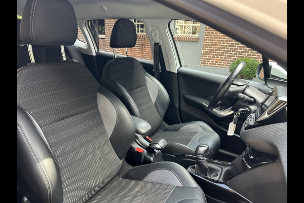 Peugeot 2008 1.2 PT 110pk Allure Camera, Navi, Carplay, Trekhaak, 1 Eig