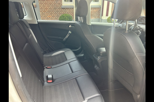 Peugeot 2008 1.2 PT 110pk Allure Camera, Navi, Carplay, Trekhaak, 1 Eig