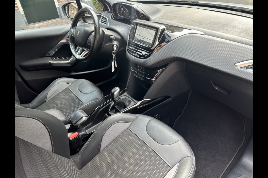 Peugeot 2008 1.2 PT 110pk Allure Camera, Navi, Carplay, Trekhaak, 1 Eig