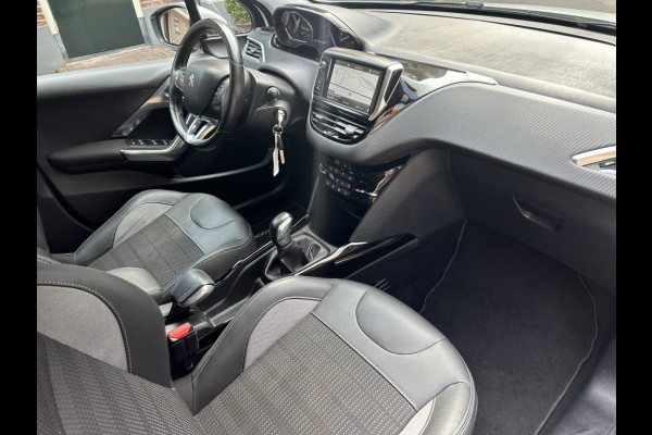 Peugeot 2008 1.2 PT 110pk Allure Camera, Navi, Carplay, Trekhaak, 1 Eig
