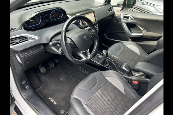 Peugeot 2008 1.2 PT 110pk Allure Camera, Navi, Carplay, Trekhaak, 1 Eig
