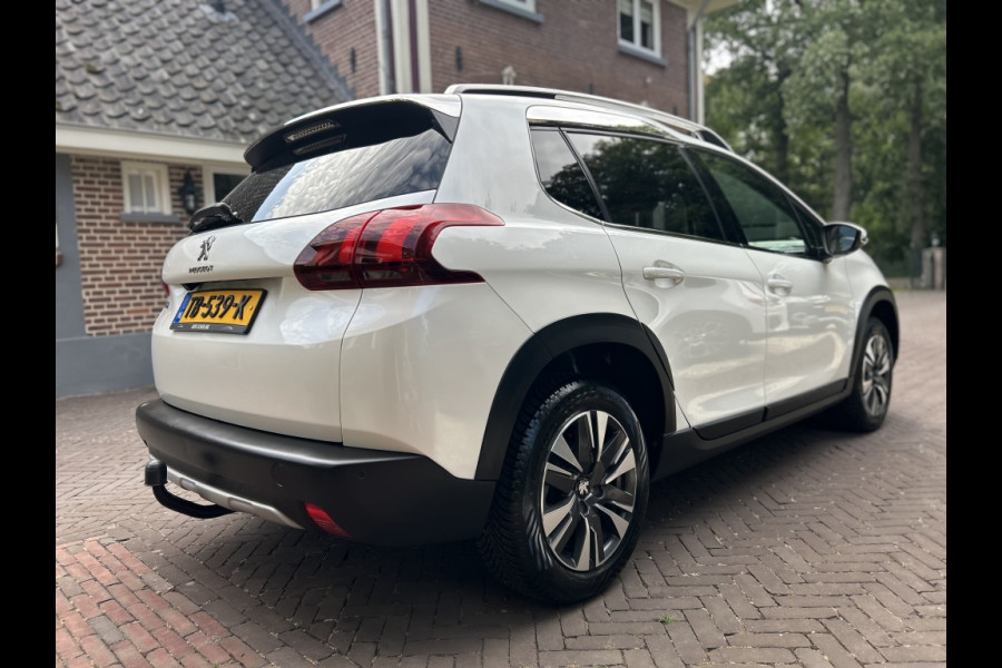 Peugeot 2008 1.2 PT 110pk Allure Camera, Navi, Carplay, Trekhaak, 1 Eig